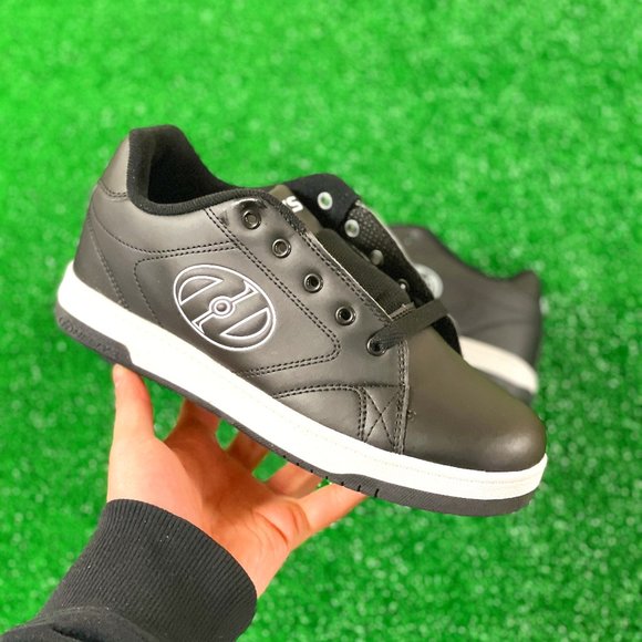 Heelys Other - Heelys Lace Up Low Top Mens Wheeled Skate Shoe Black White HES10449 NEW Sz 7